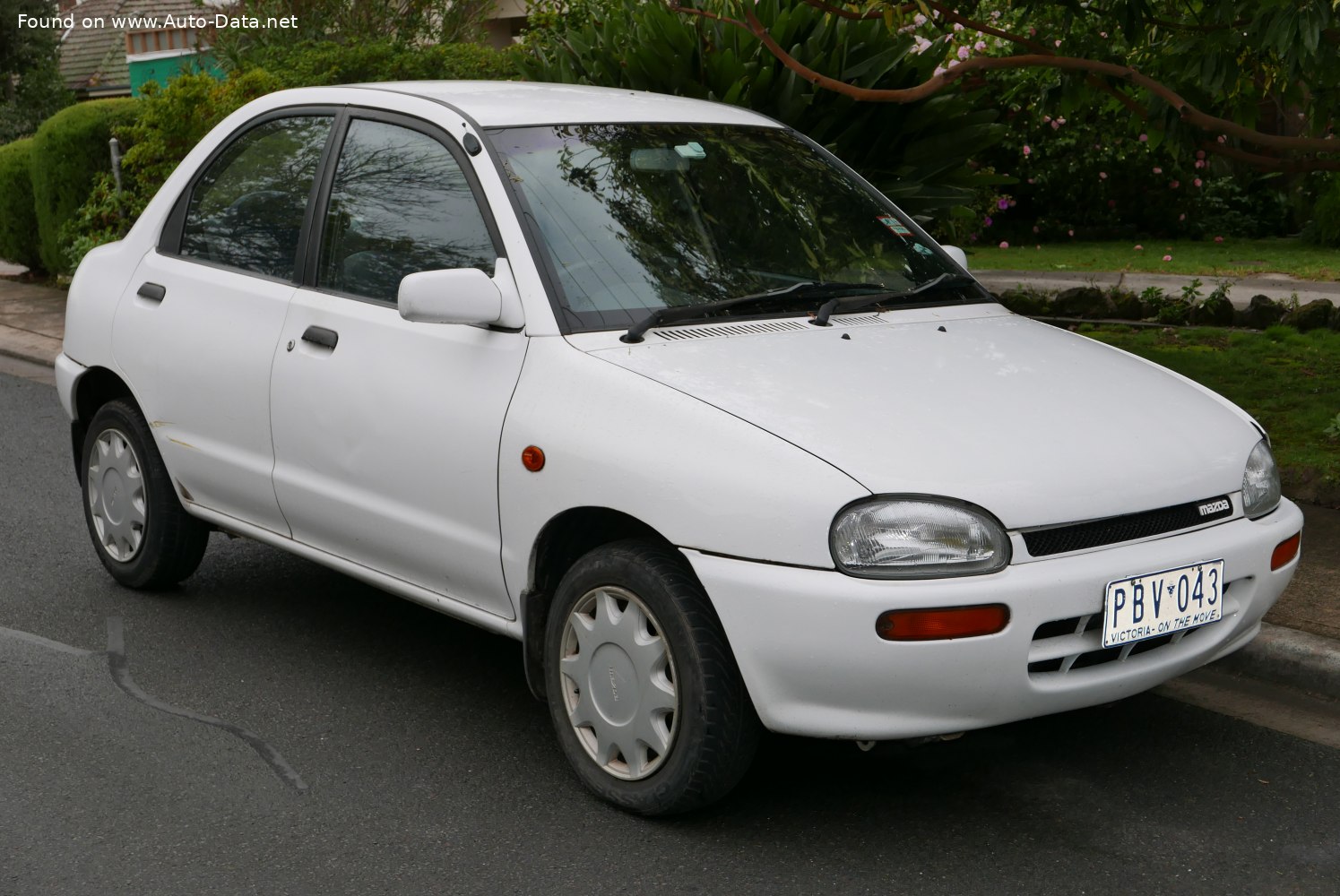 Mazda 121 II (DB)