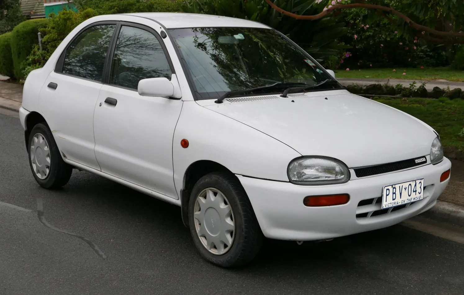 Mazda 121 II (DB)