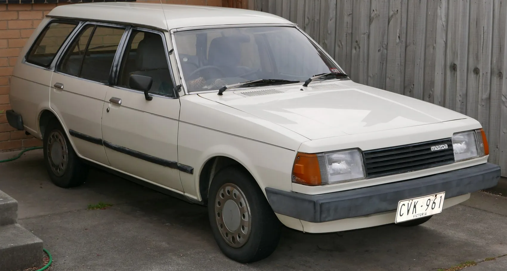 Mazda 323 I Station Wagon (FA)