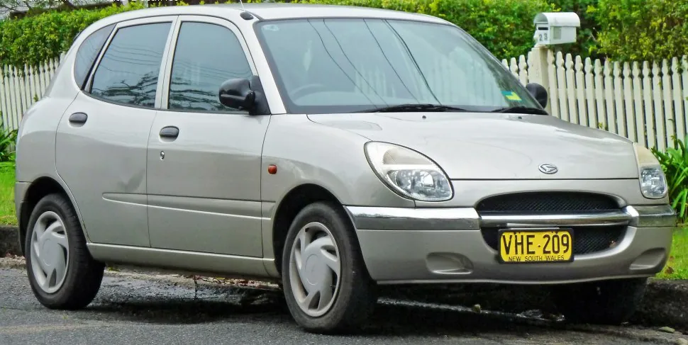 Daihatsu Storia (M1)