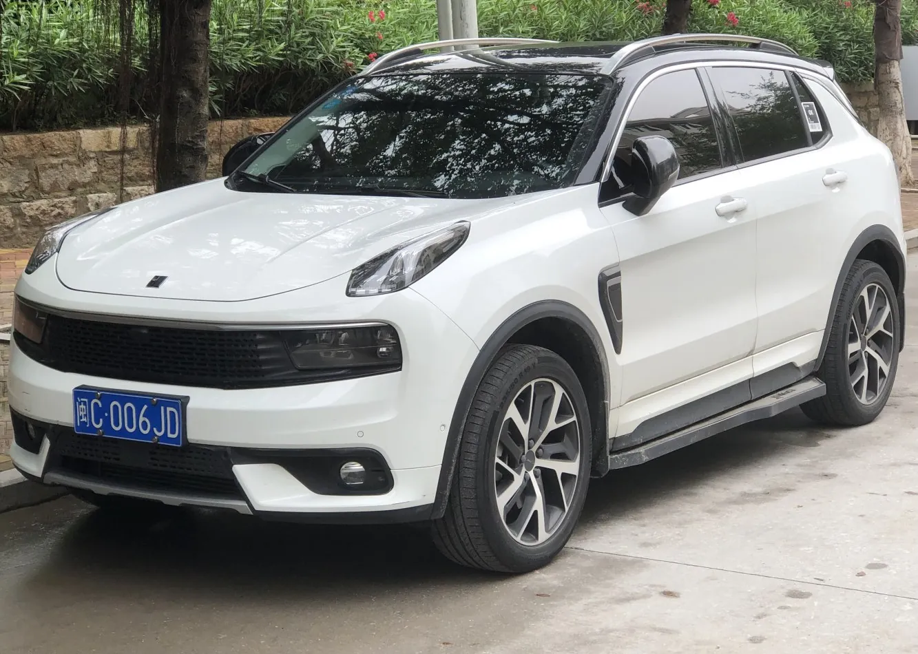 Lynk & Co 01