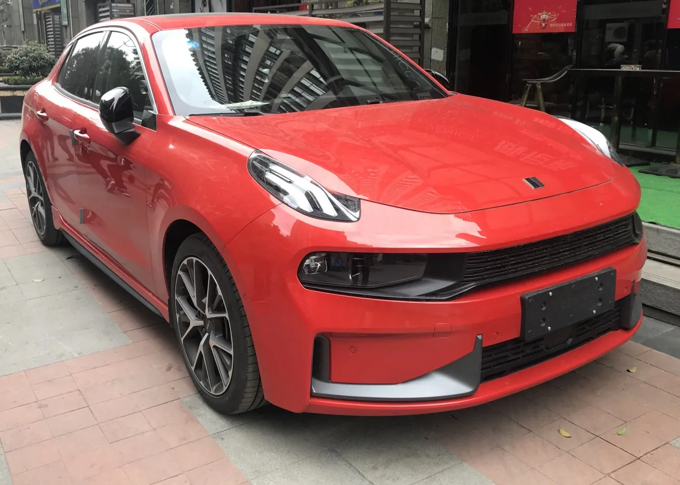 Lynk & Co 03