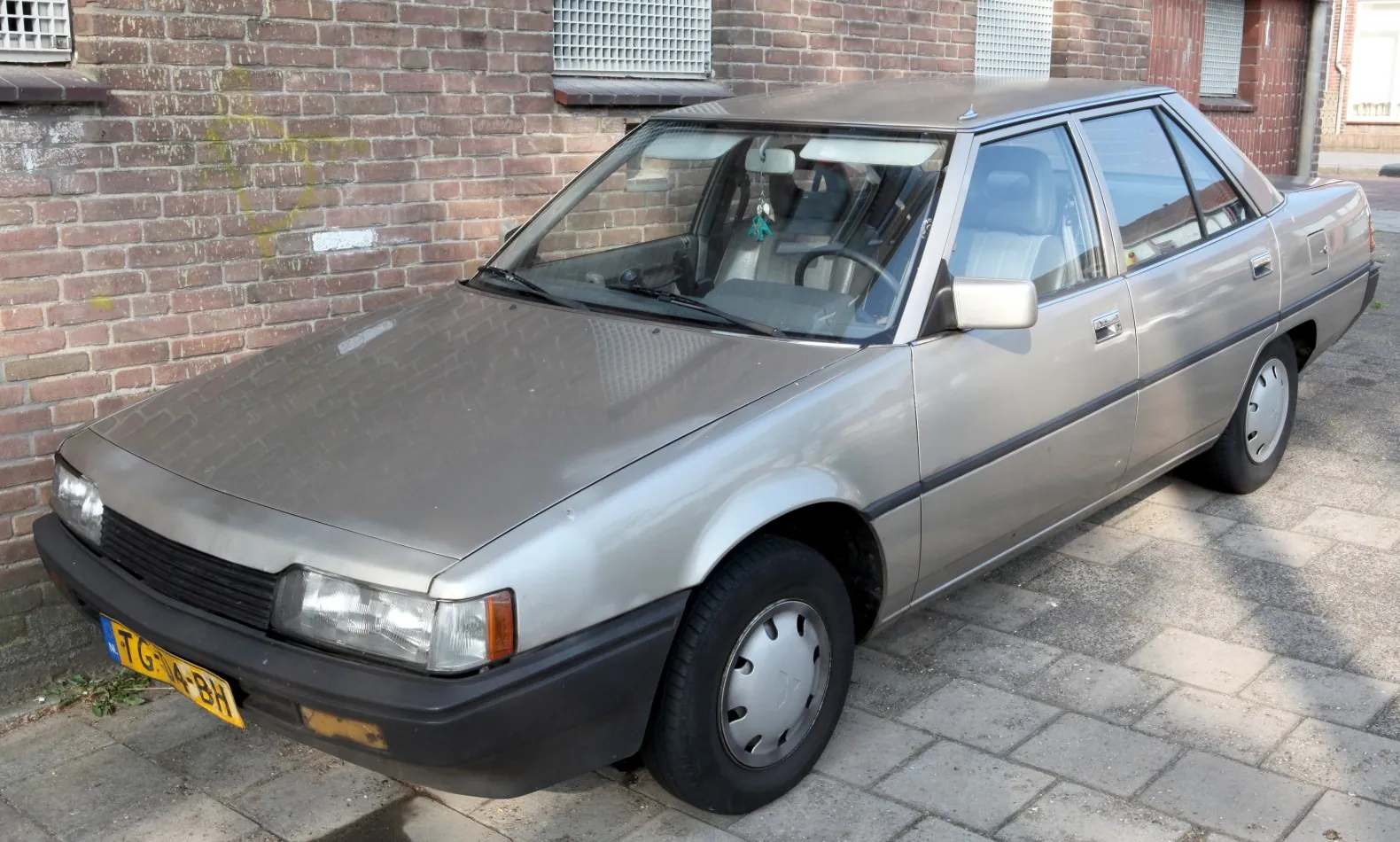Mitsubishi Galant V