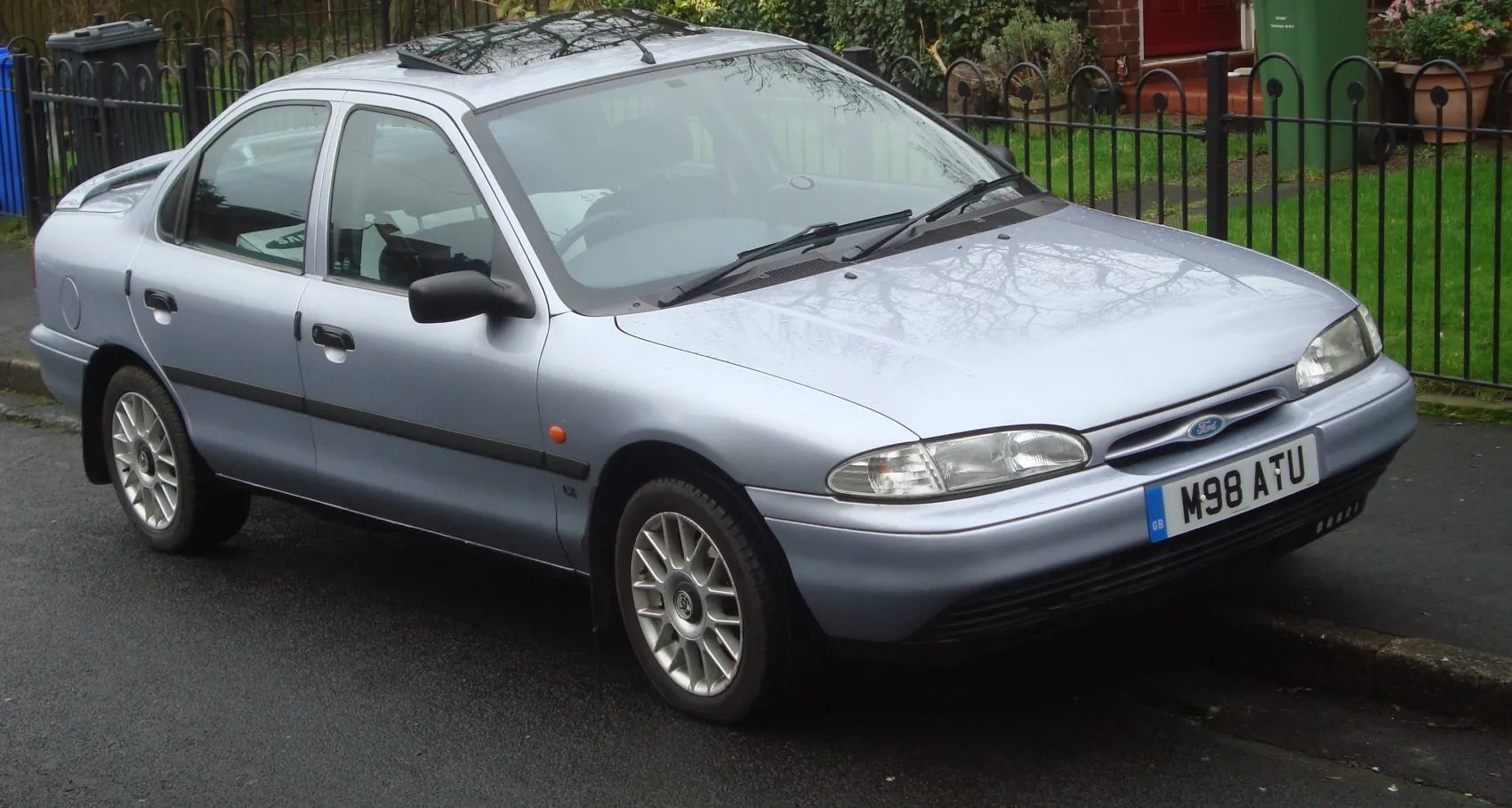 Ford Mondeo I Sedan