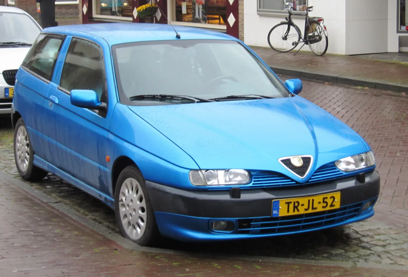 Alfa Romeo 145 (930)