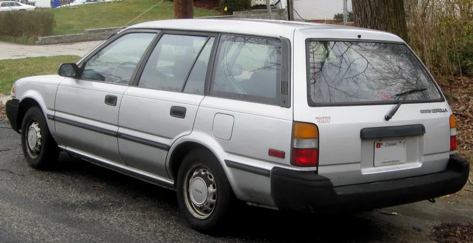 Toyota Corolla Wagon VI (E90)