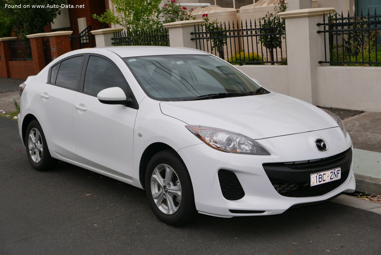 Mazda 3 II Sedan (BL, facelift 2011)