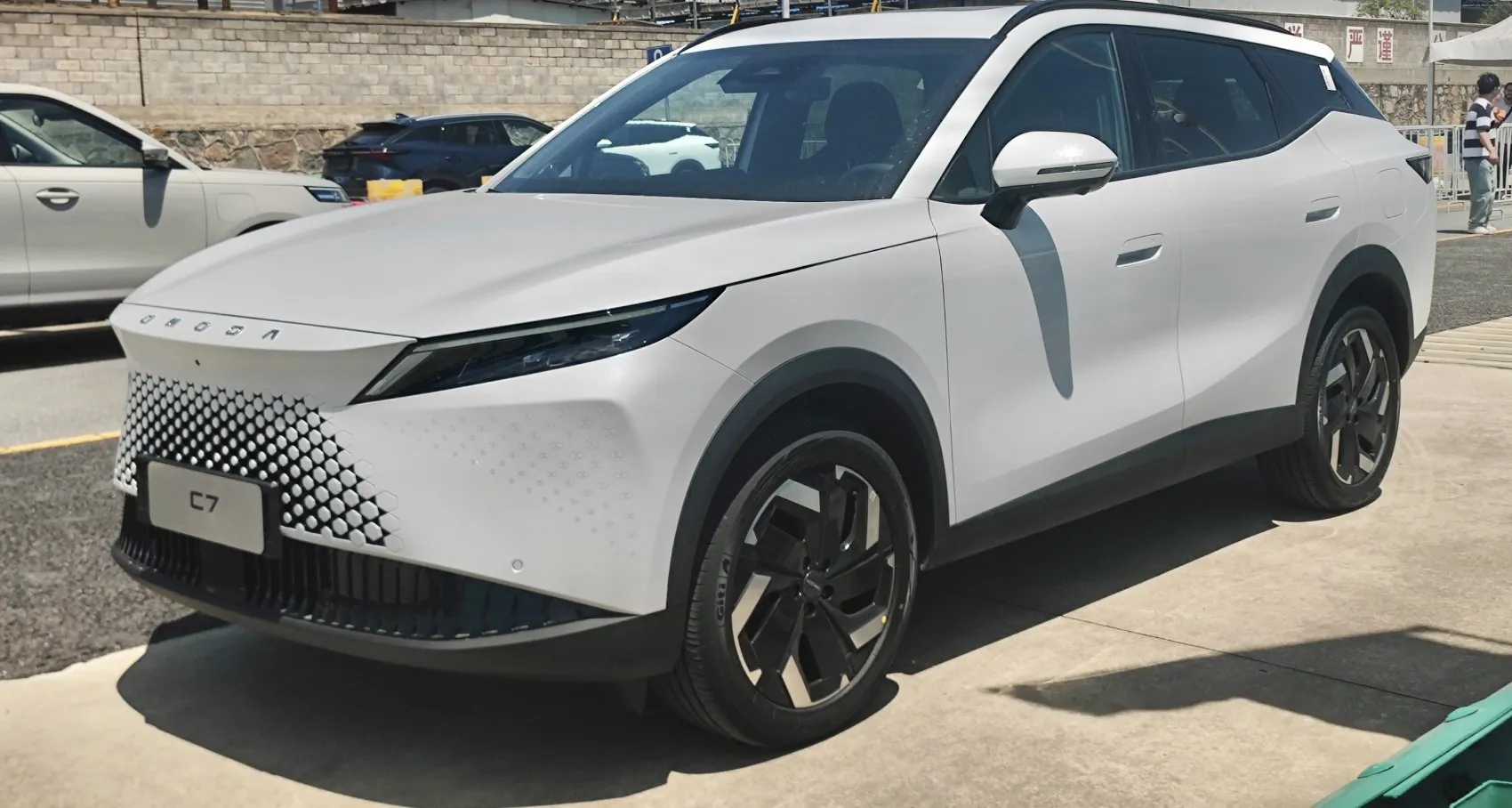 Omoda C7