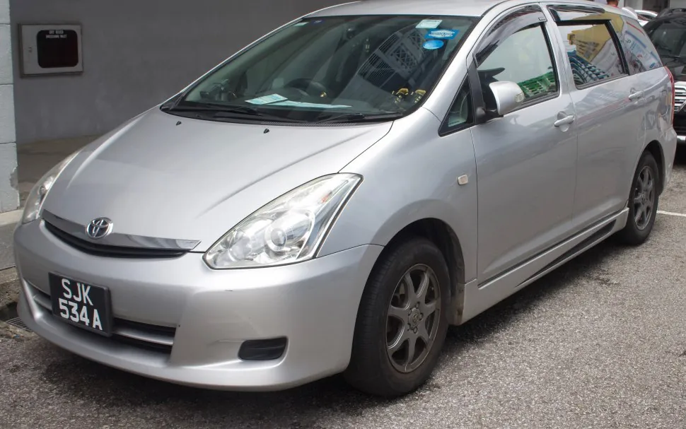 Toyota Wish I (facelift 2005)