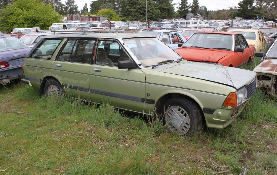 Nissan Bluebird Traveller (W910)