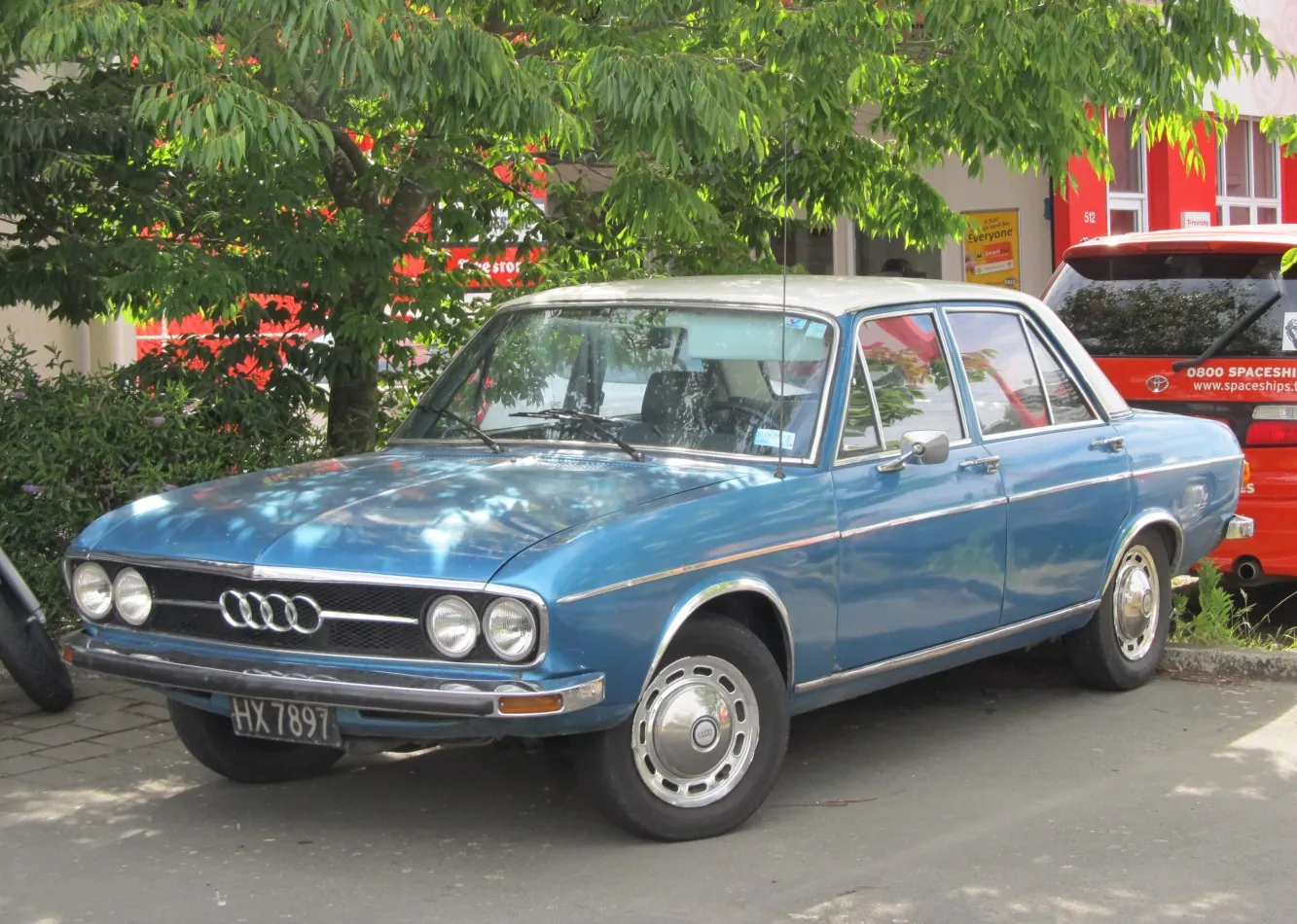 Audi 100 (C1)
