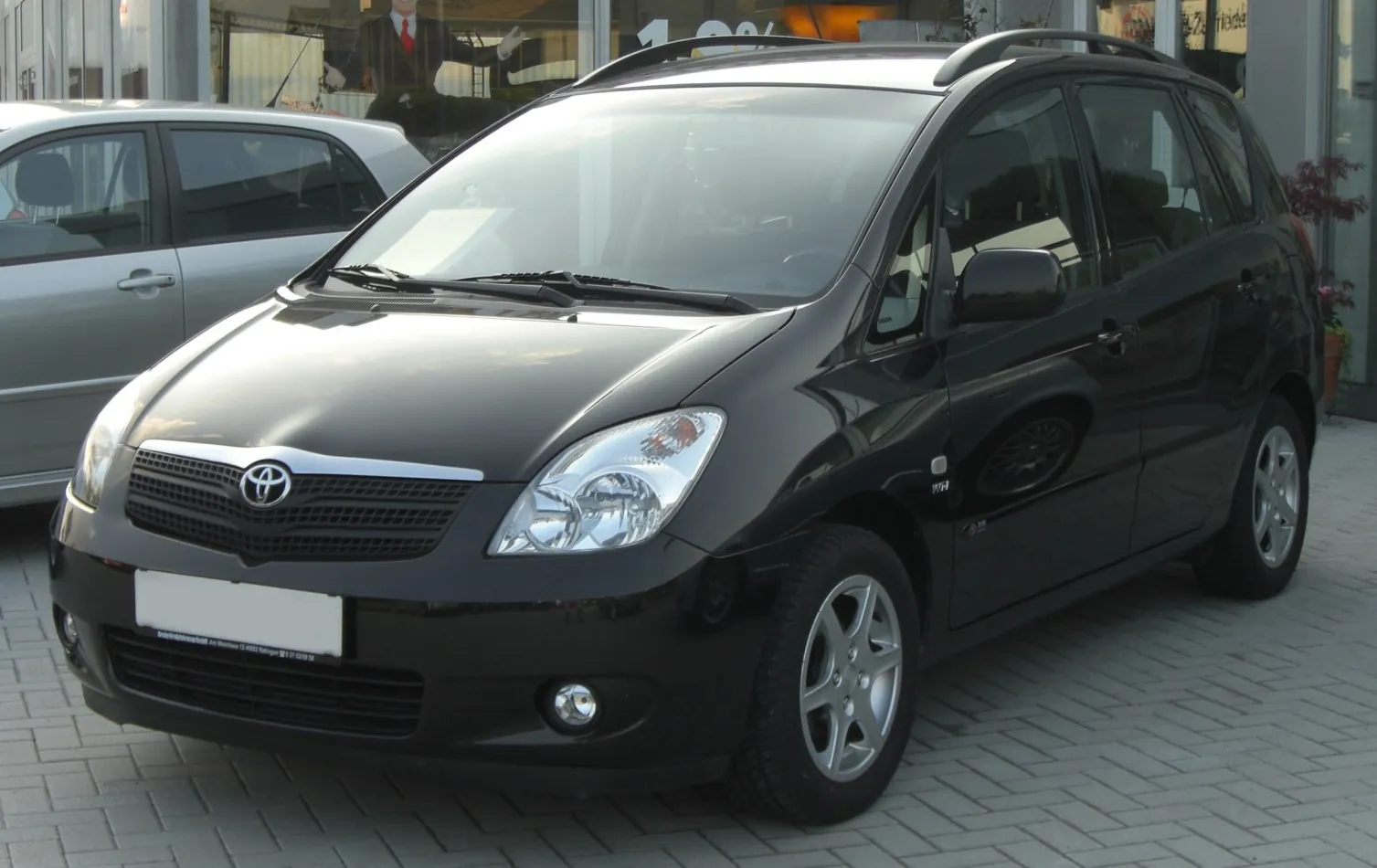 Toyota Corolla Verso I (E120)