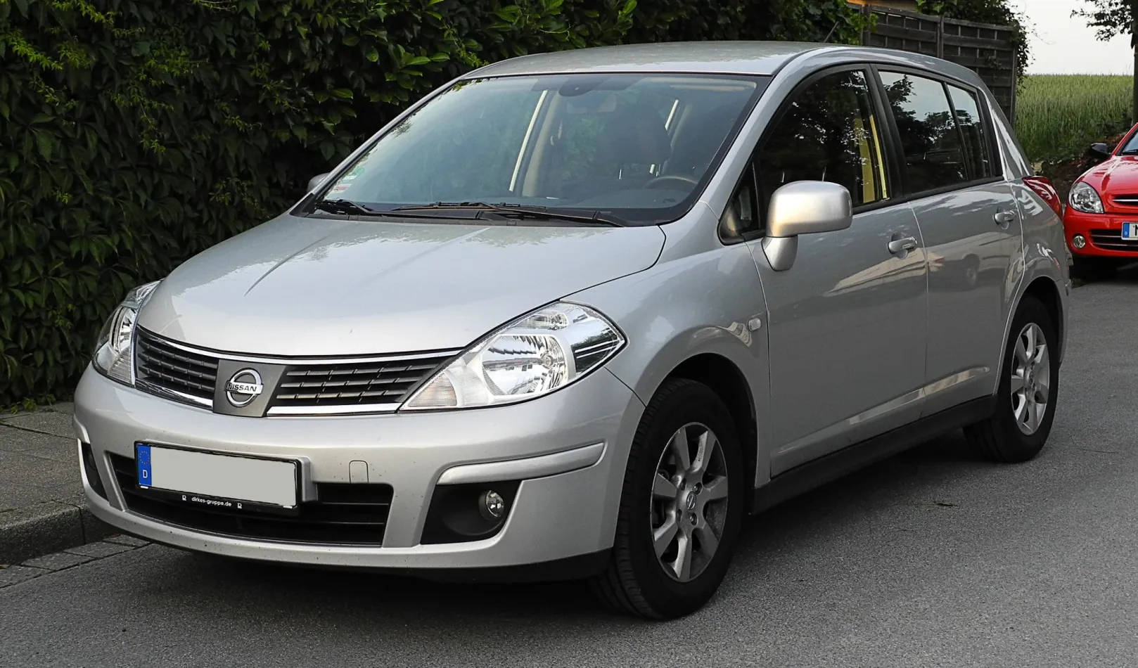 Nissan Tiida Hatchback