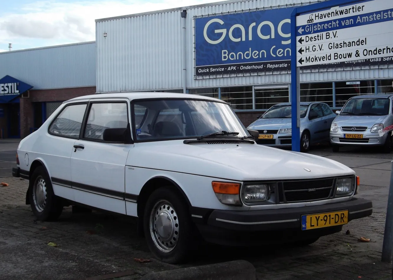 Saab 90