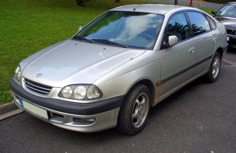 Toyota Avensis Hatch (T22)