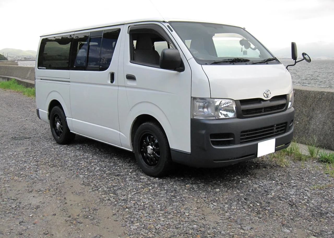 Toyota Regius Ace (H200)