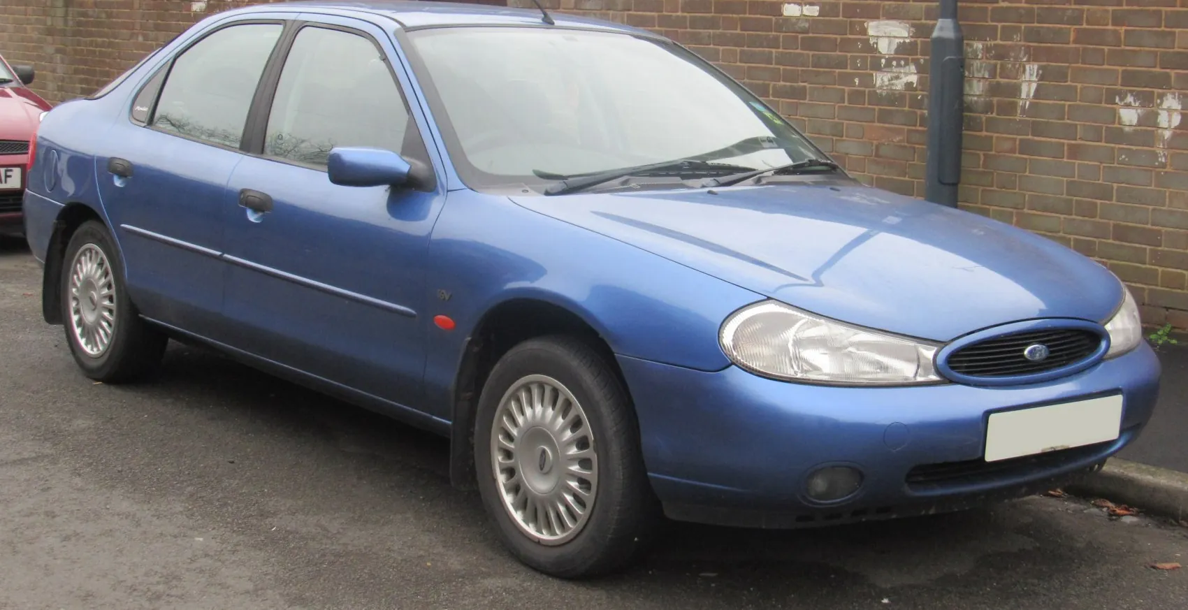 Ford Mondeo I Hatchback (facelift 1996)