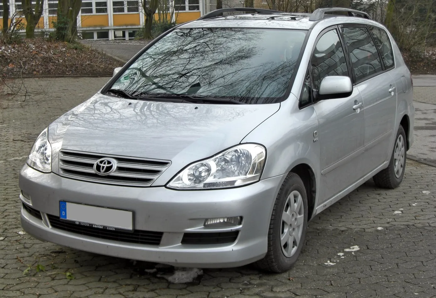 Toyota Avensis Verso (facelift 2003)