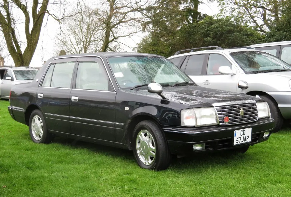 Toyota Crown Saloon (XS10)