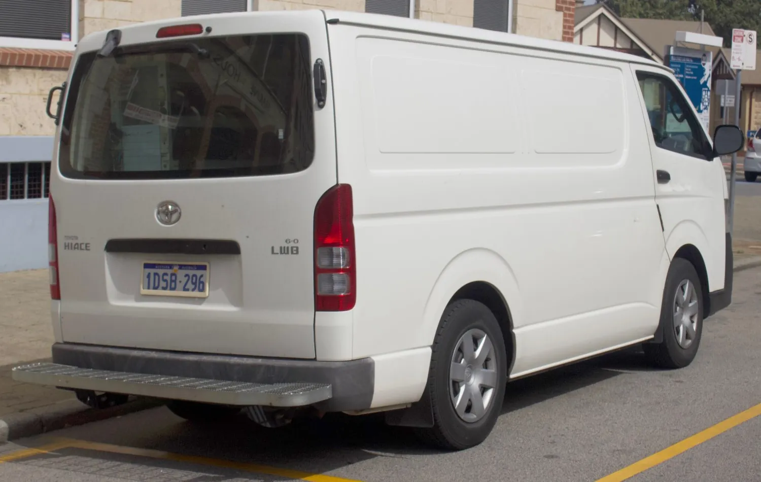 Toyota HiAce V (H200, facelift 2010) Van Long 4 Door