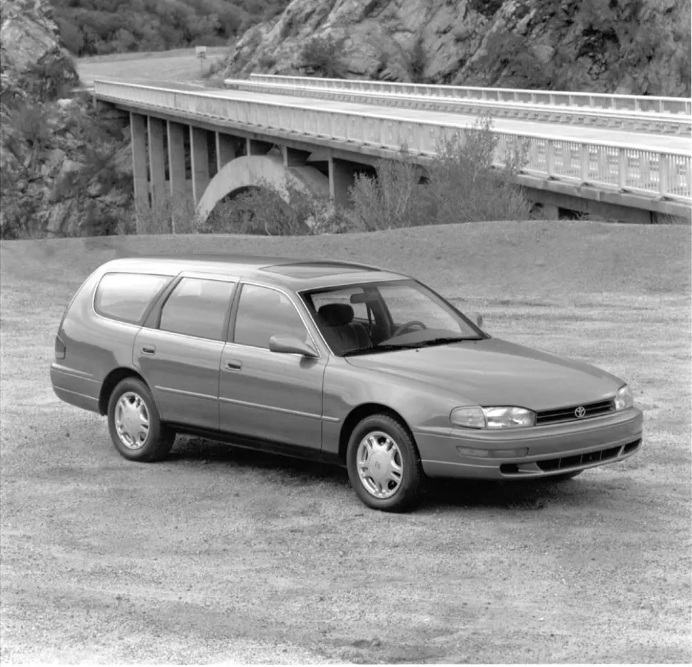 Toyota Camry III Wagon (XV10)