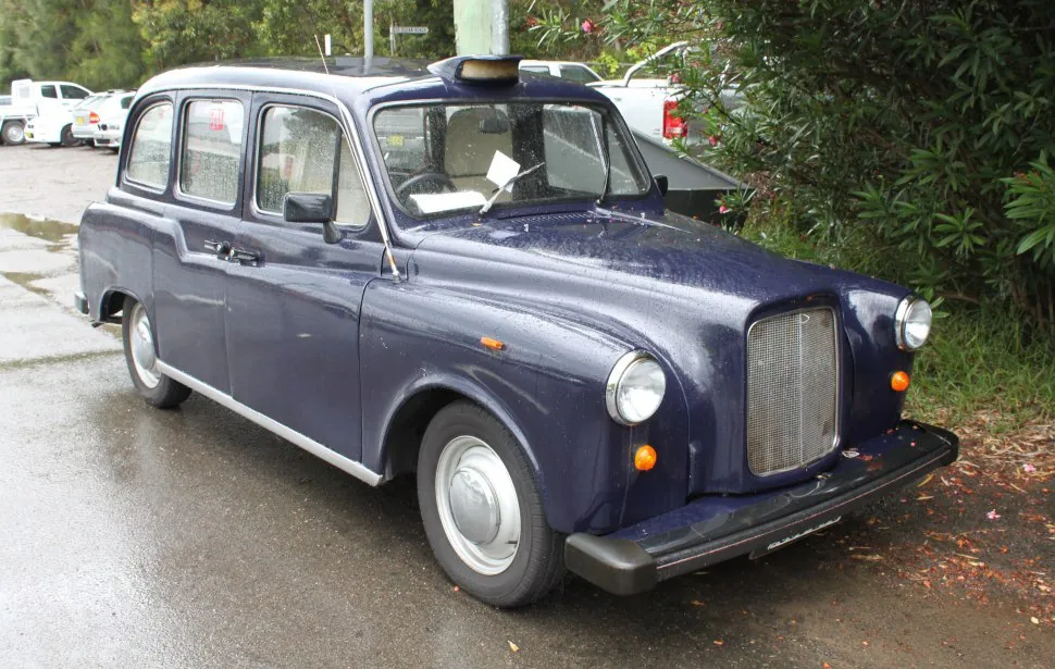 Carbodies Taxi