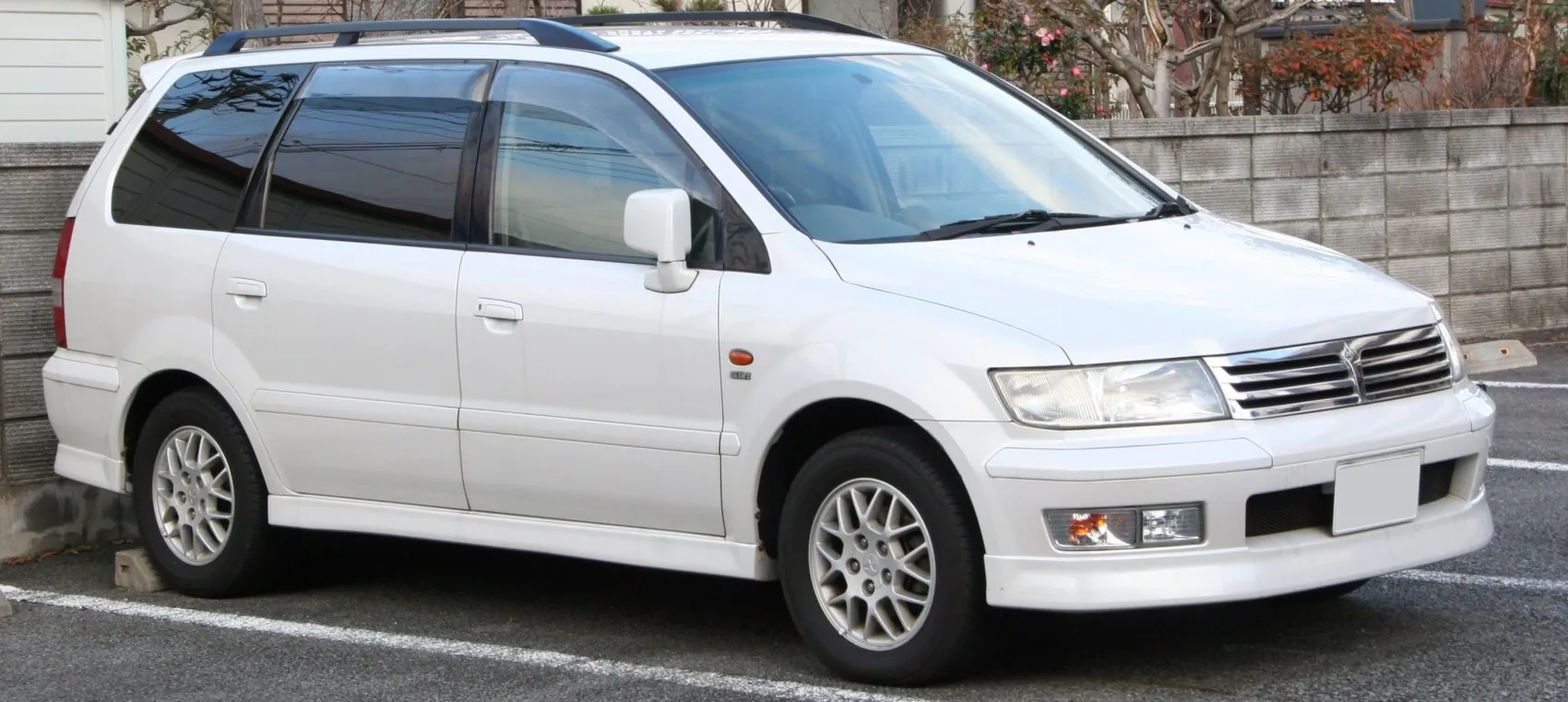 Mitsubishi Chariot Grandis (N11)