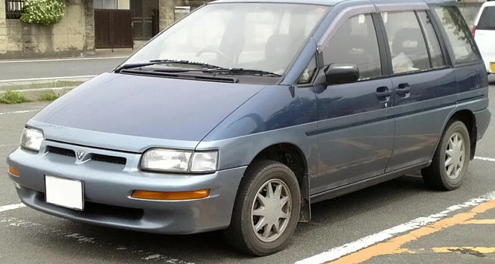 Nissan Prairie (M11)
