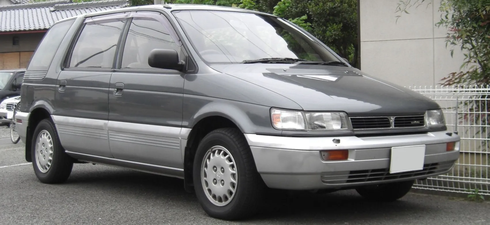 Mitsubishi Chariot (E-N33W)