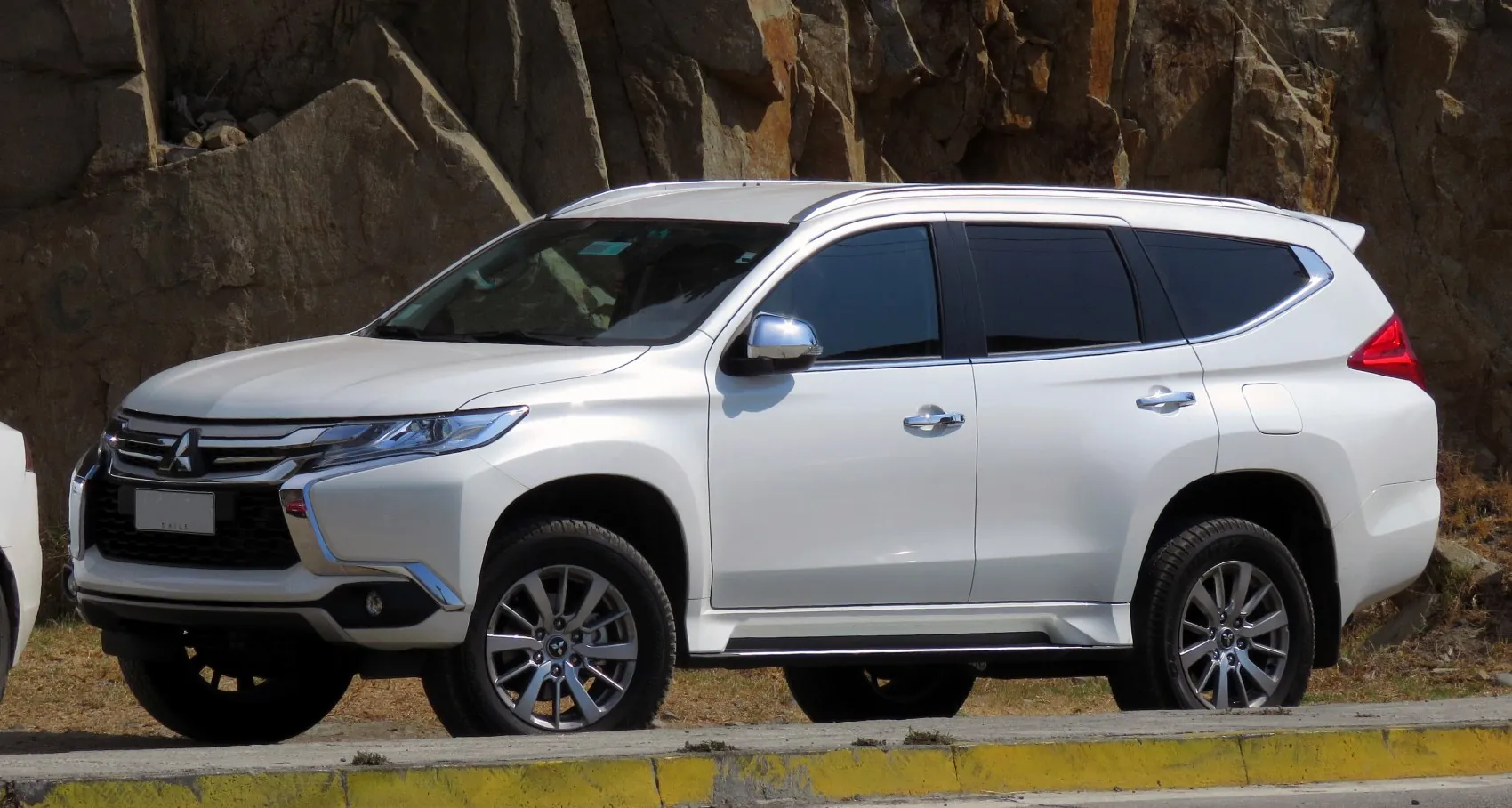 Mitsubishi Montero Sport III