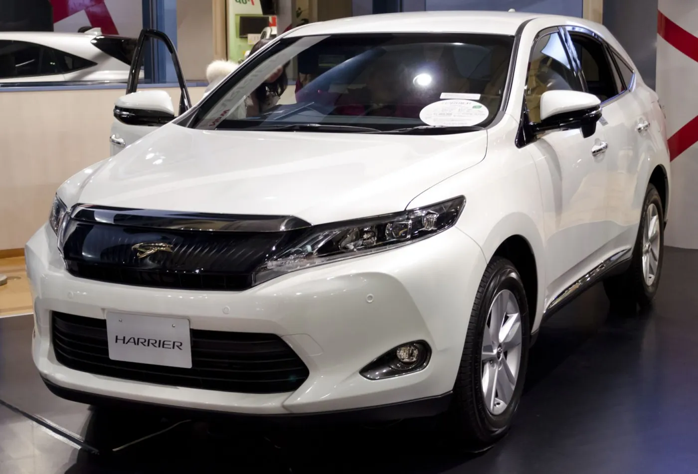 Toyota Harrier III (XU60)