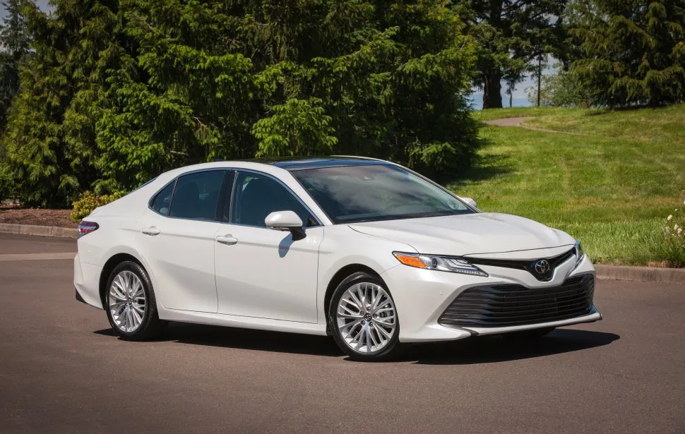Toyota Camry VIII (XV70)