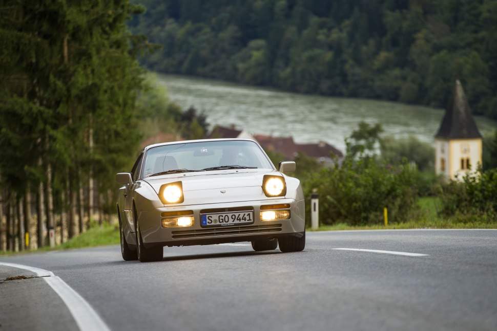 Porsche 944