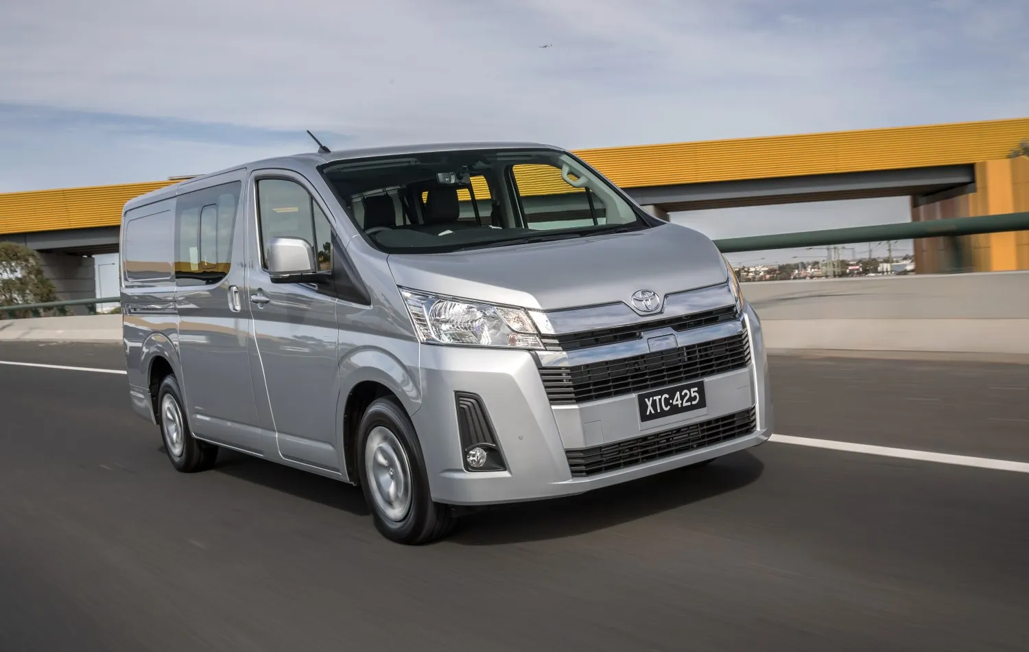 Toyota HiAce VI (H300) Crew Van L1H1