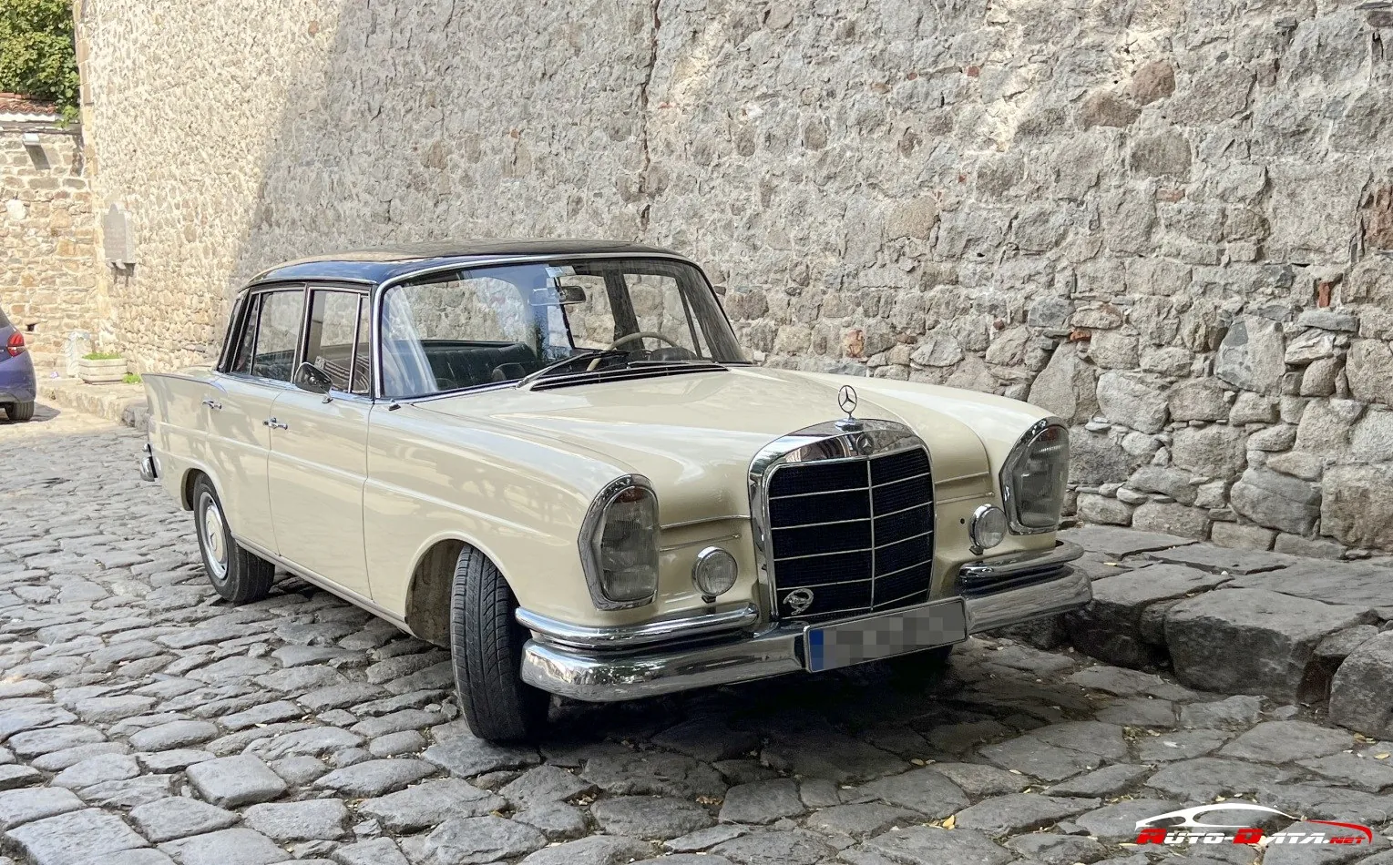 Mercedes-Benz W111 Coupe
