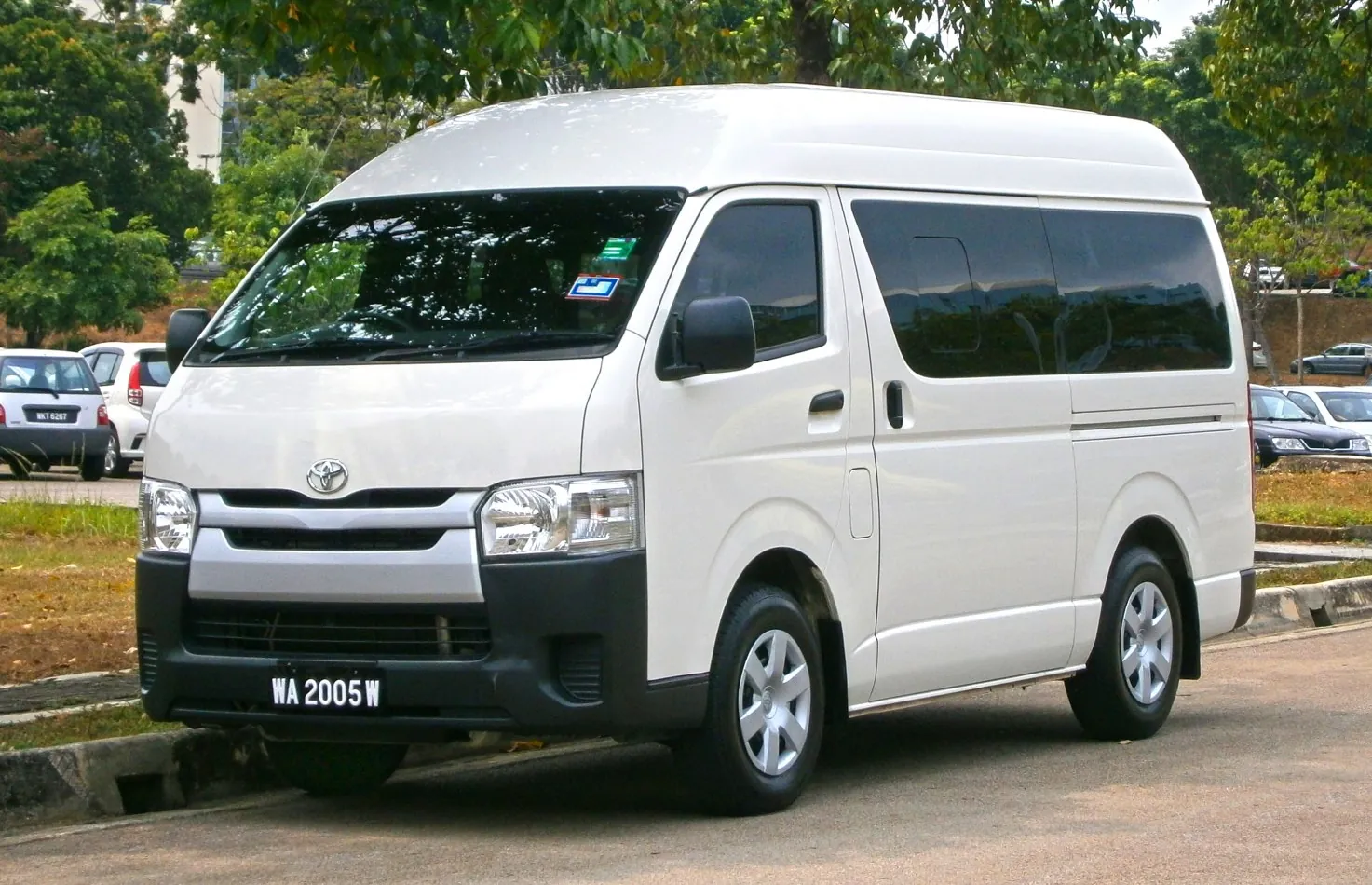 Toyota HiAce V (H200, facelift 2013) Van Long 4 Door