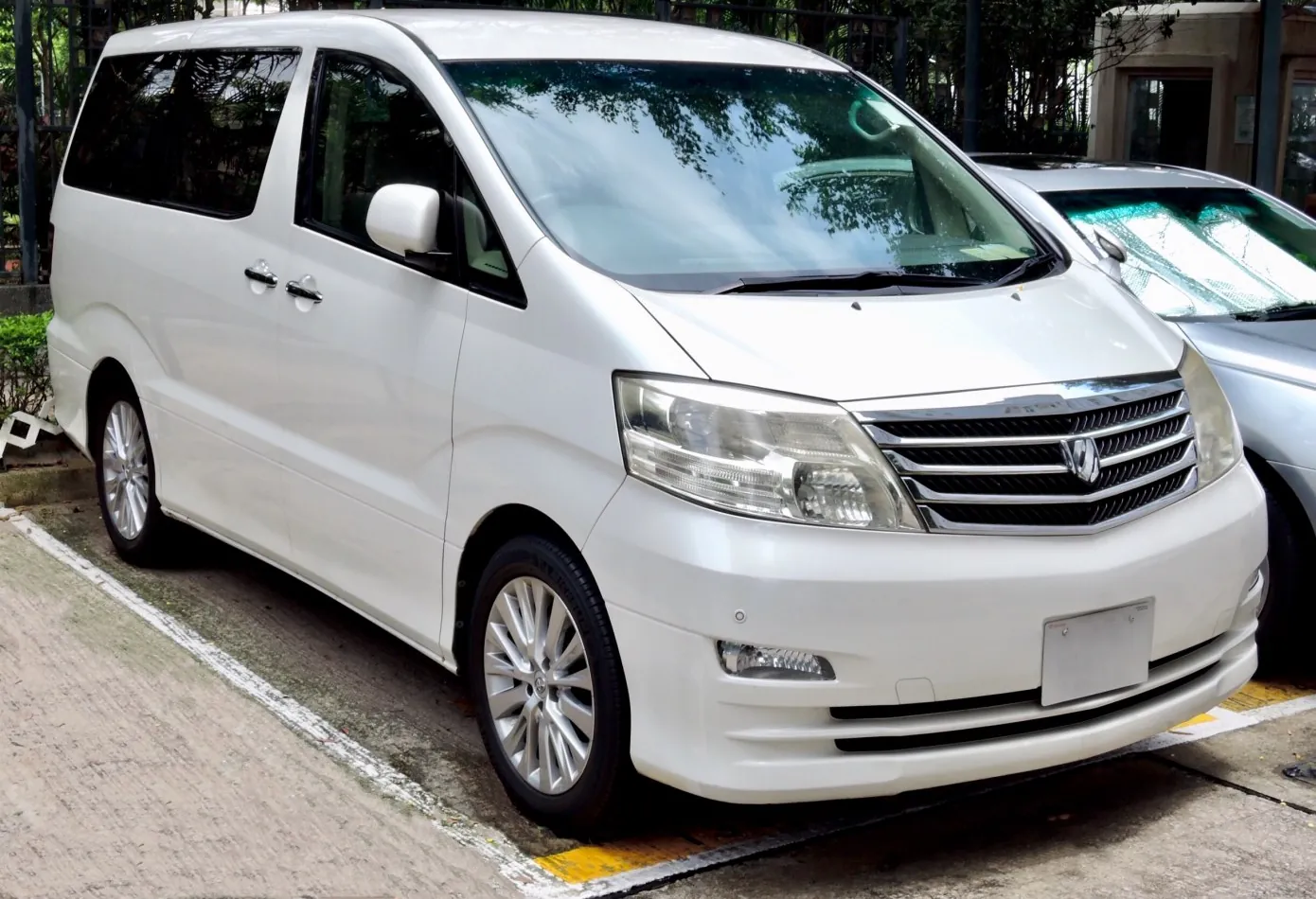 Toyota Alphard I (facelift 2005)