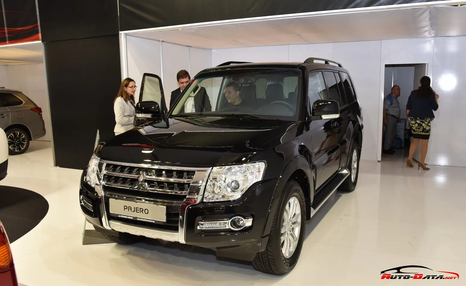 Mitsubishi Pajero IV (facelift 2015)