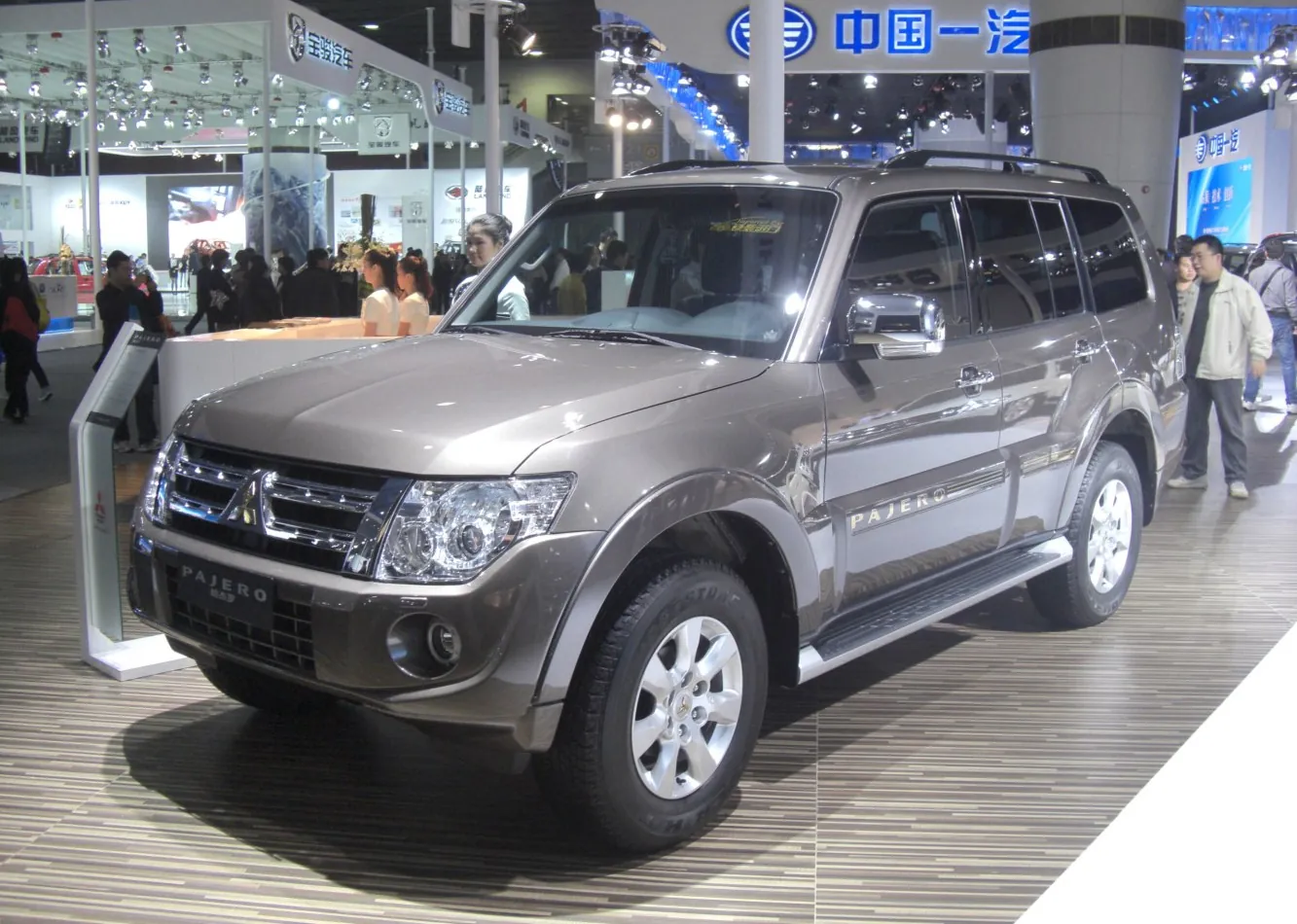 Mitsubishi Pajero IV (facelift 2012)