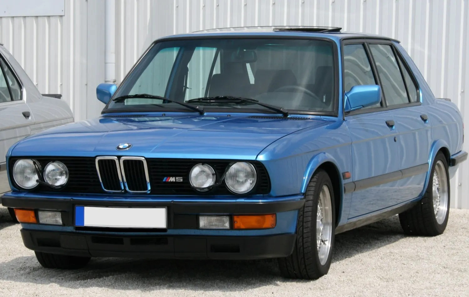 BMW M5 (E28)