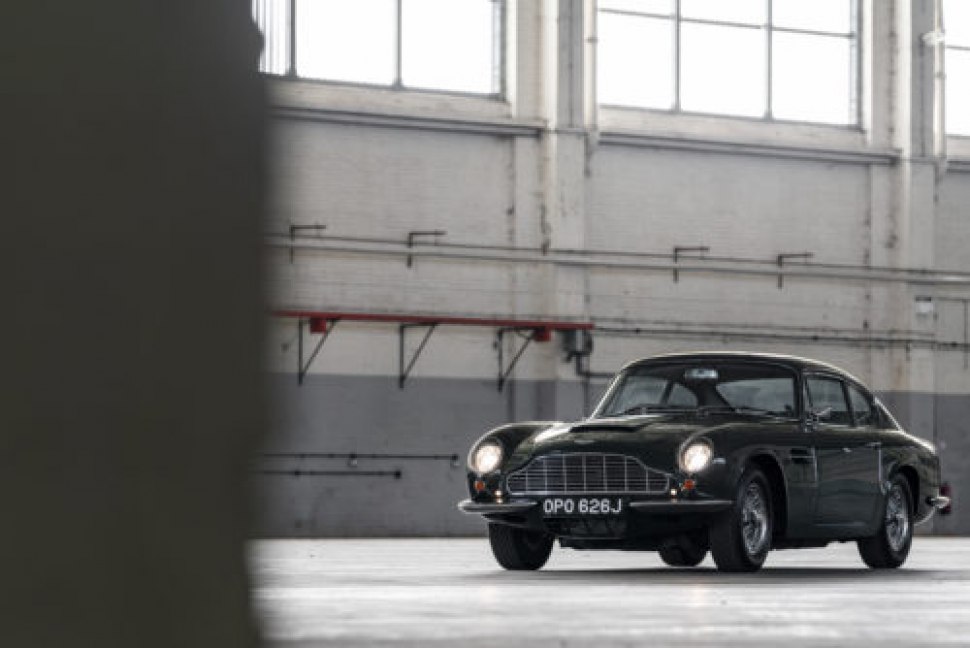 Aston Martin DB6 Mark II