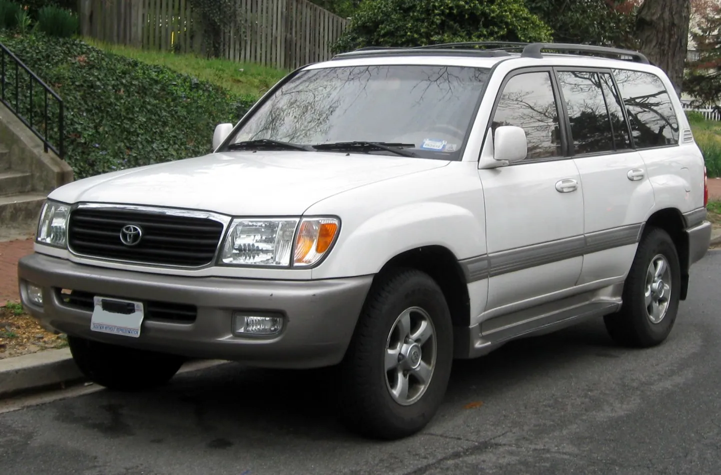 Toyota Land Cruiser (J100)