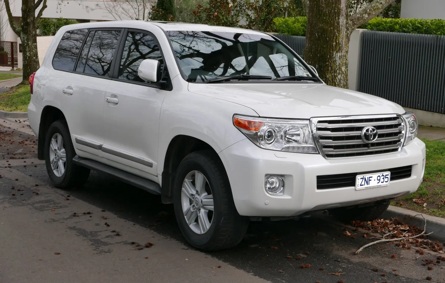 Toyota Land Cruiser (J200, facelift 2013)