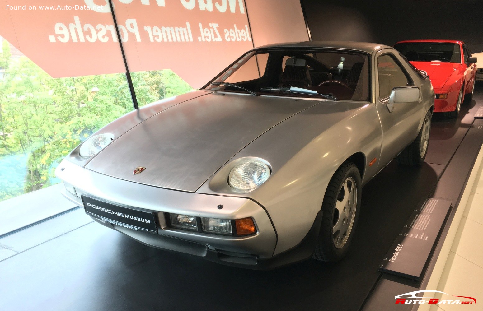 Porsche 928