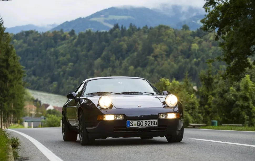 Porsche 928