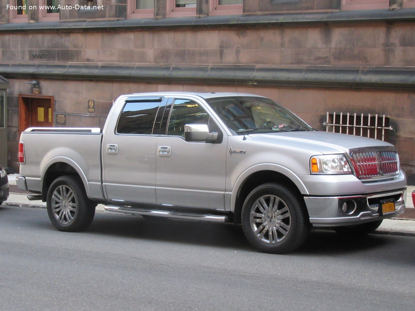 Lincoln Mark LT (facelift 2006)