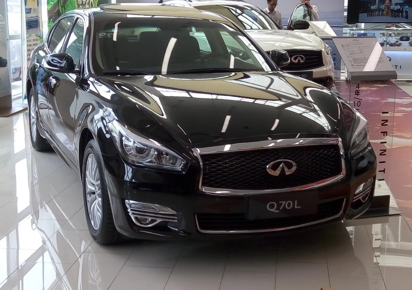 Infiniti Q70L (facelift 2014)