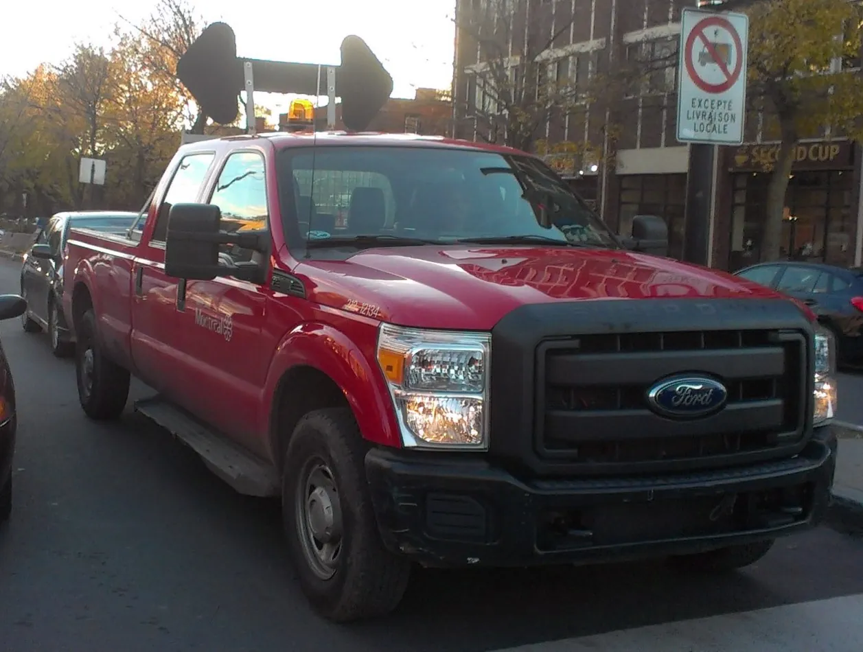 Ford F-350 Super Duty III Crew Cab Long box