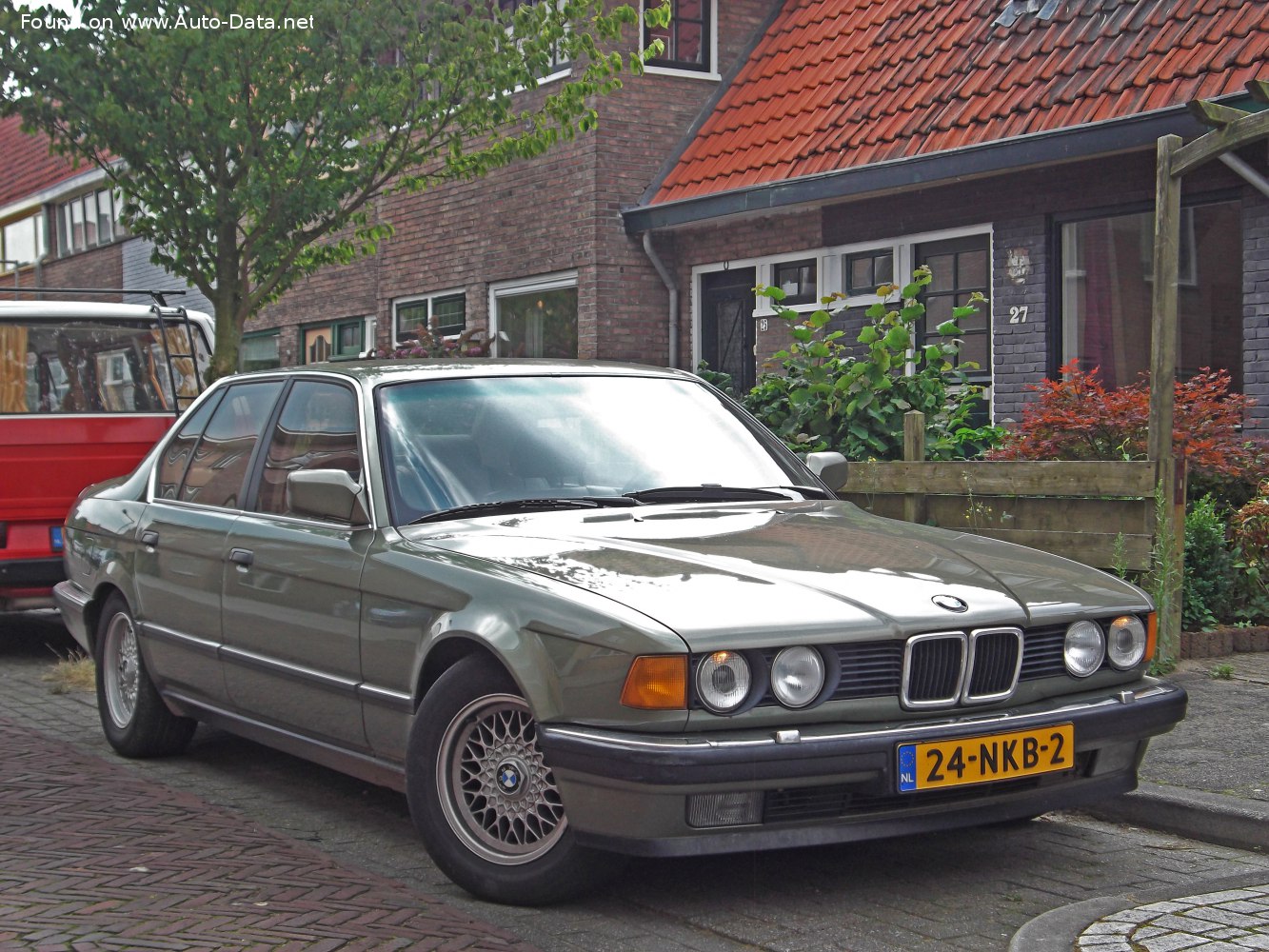 BMW 7 Series (E32)