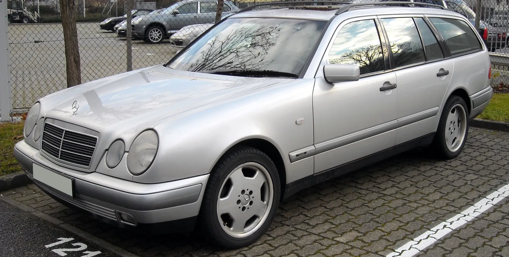 Mercedes-Benz E-class T-modell (S210)